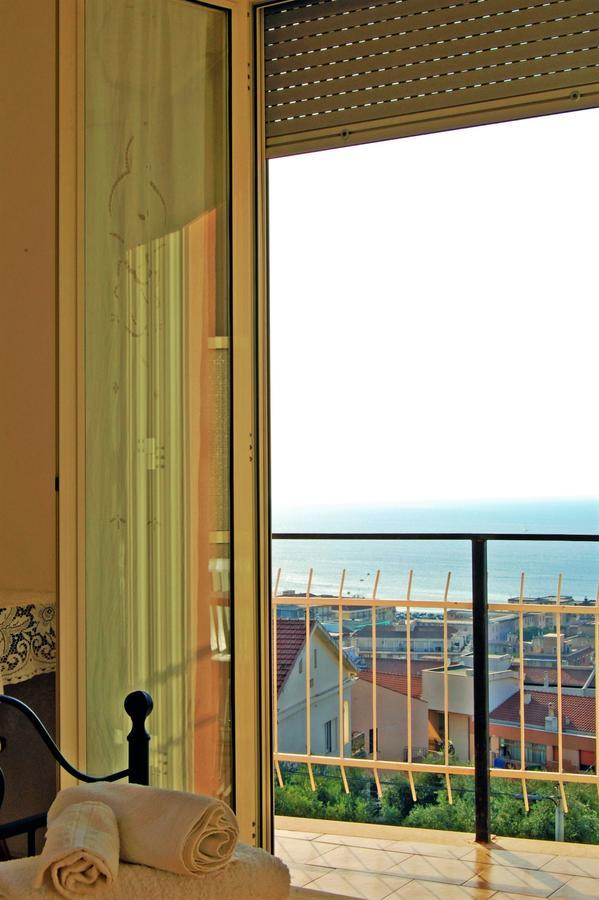 チェファル Delle Rose Bed & Breakfast エクステリア 写真
