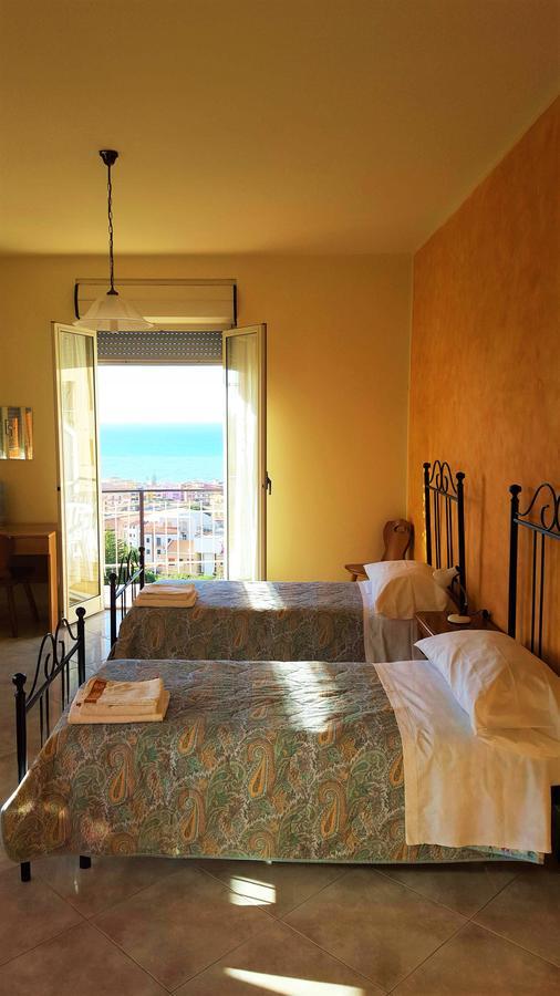 チェファル Delle Rose Bed & Breakfast エクステリア 写真