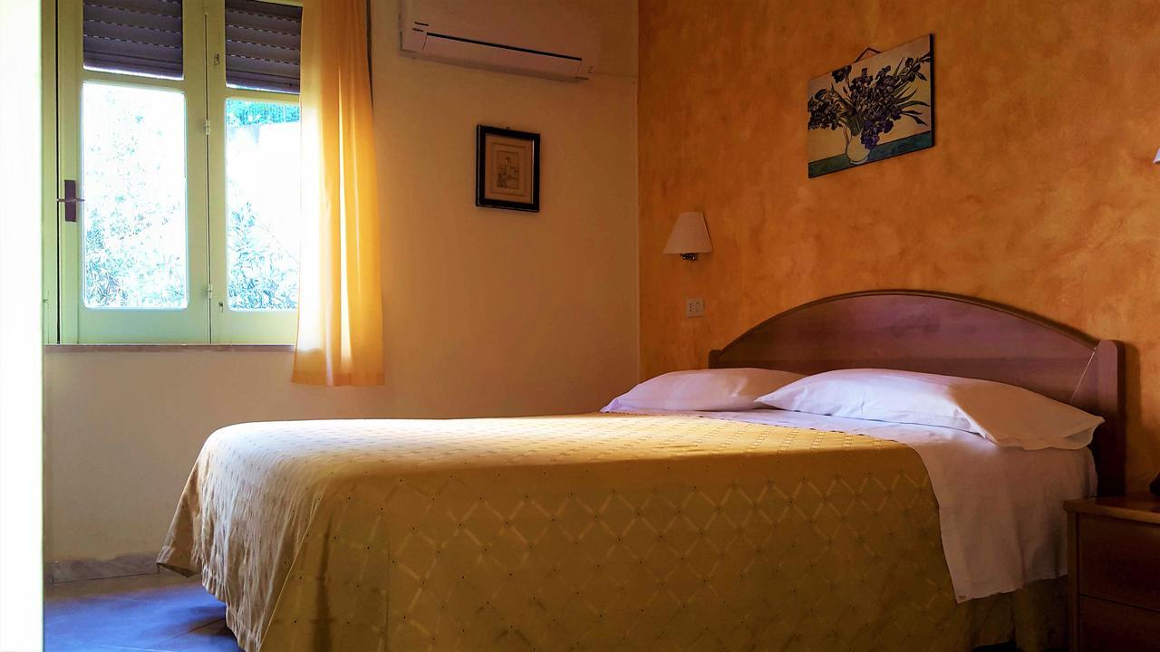 チェファル Delle Rose Bed & Breakfast エクステリア 写真